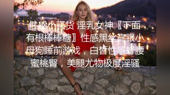 酒店偷拍斯文眼镜男和漂亮女友开房,把妹子扑倒扒光衣服压在身下猛操,淫叫不止