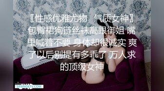 户外勾搭良家小少妇，性情了去厕所搞一下，全裸口交大鸡巴奶头都立起来了，带上套子后入开干，压抑的呻吟