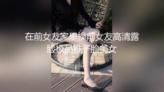 本人比照片还漂亮，皮短裙极品兼职美妞，自带黑丝袜