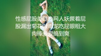 【新片速遞】 这娘们玩的好嗨啊，各种大粗号道具蹂躏骚穴和菊花，激情双插全程露脸各种摩擦骚穴扩阴器看特写，高潮喷水[1.5G/MP4/02:14:01]