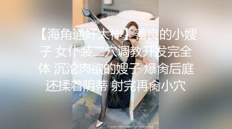 半老徐娘风韵犹存轻熟女骚货，带了眼罩双穴起开，侧睡露鲍鱼，诱惑十足，道具双插