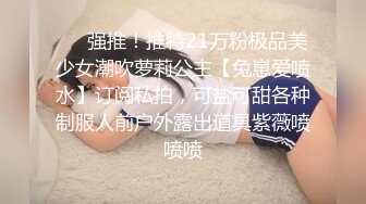 萝莉学妹露脸让小哥哥调教，初次品尝大鸡巴的味道，先闻后看再舔一舔，好骚啊让小哥吃奶子掰开粉嫩骚穴特写