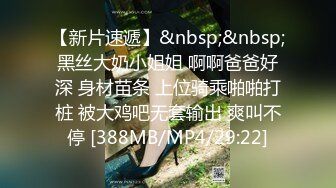 背纹身萌萌哒双马尾美妞，无聊和炮友来一炮，特写深喉吸吮很卖力