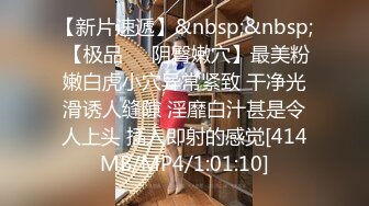 年轻苗条妹子，露脸卖力口交服侍老公，女上位无套啪啪，后入深入身体