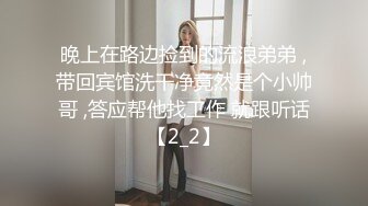 ⚫️⚫️推特上一对开放夫妻，韵味露脸骚妻【黄小桃】喜欢真空露点外出，最屌的是还带着儿子，简直无底线