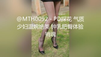 娃娃音超清纯金发萝莉萌妹，撩起衣服揉捏奶子，振动棒特写抽插粉穴，超级嫩进进出出，高潮搞得小穴很湿1