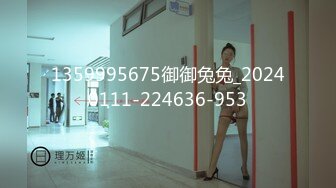 ❤️饥渴宝马女【狐狸不是妖啊】勾搭外卖小哥~直接强上双飞！