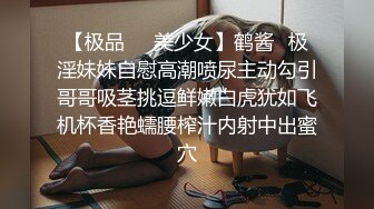 跟踪偷拍热裤细长腿大胸长发女神嘘嘘