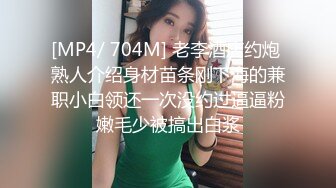 地板上猛操刚参加完漫展的模特小女友