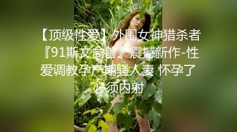 淫荡两姐弟，夜晚幕下，姐姐阳台给口爆，男的惊惊颤颤：’快点快点，老妈来了，要被老妈看到啦‘。姐姐一脸淡定，沉着吃着弟弟的鸡巴！