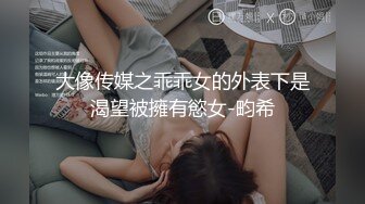 漂亮短发少妇非常有气质，身体柔软，站立一字马开操。