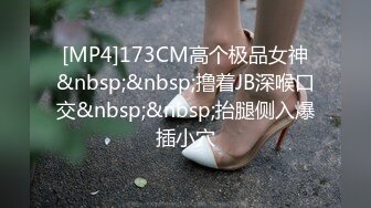 【朦胧】大一小女友烛光下的3p