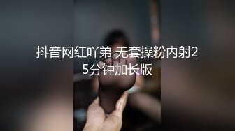 清纯眼镜双胞胎妹子单人大尺度自慰，撩起衣服露出贫乳，毛毛浓密跳蛋塞逼手指扣弄