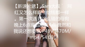 商场女厕近距离偷窥牛仔短裤少妇的多毛小黑鲍