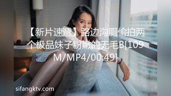 【中性打扮短发美女】超高颜值玻璃黄瓜自慰，边插边揉搓阴蒂，撩起衣服揉捏贫乳，快速抽插最后冲刺，太爽了高潮脸