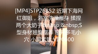 全景后拍 大屁股少妇没带纸 尿完站起来抖一抖 蕾丝内裤性感