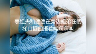 圆润极品肥臀少妇居家夫妻激情啪啪，跪在床上按头深喉插嘴，开档黑丝后入抽插撞击，上位骑乘诱人大屁股上下套弄