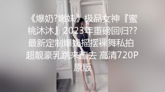 良家小妹全程露脸在家发骚，情趣装诱惑狼友，伸着舌头要舔狼友大鸡巴，揉奶玩逼看特写，道具摩擦淫水浪叫