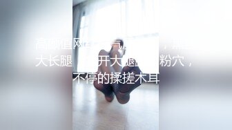 白色床单上的美女