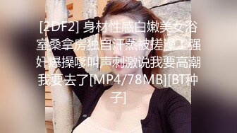 极品御姐、年轻妈妈，脸蛋漂亮，奶子浑圆美丽，按摩阴蒂就开始发情