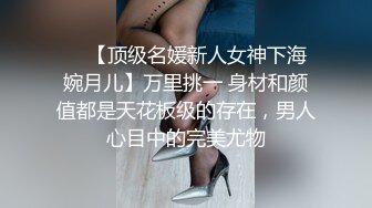 漂亮大奶美女吃鸡啪啪 想要了撅着大屁屁挑逗 被大肉棒无套输出 表情舒坦