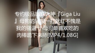 小平头网约极骚外围美女，渴望的眼神想要舌吻，骑坐在身上互摸，跪地深喉口交，抱起来撞击屁股，猛操搞得浑身是汗