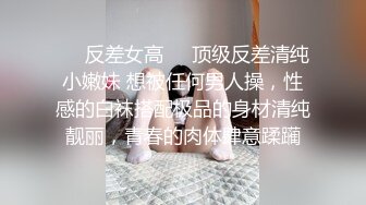 迷人的小嫂子与大哥露脸激情，浴室伺候大哥洗澡深喉不断，捏奶子抠逼洗完在椅子上被大哥玩，逼塞电动嘴吃几把