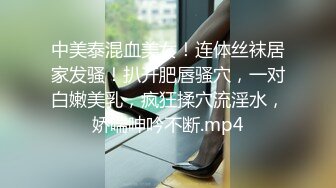 性瘾爷们酒店无套滥交,逼被操着鸡巴还干着别人的逼,直接用精液当润滑液接着操,太刺激了