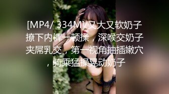 本人比照片还漂亮，花臂纹身娇小美女，撩下衣服就要吸奶子，跪着深喉舔屌，抱起来撞击爆插，如此美女连续搞了两炮