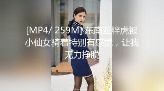 看看骚逼熟女母狗屁眼里的是什么