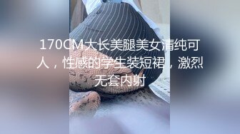 《魔手?外购??极品CP》地铁女厕全景偸拍络绎不绝的年轻小姐姐方便??美女多亮点多，妹子换奶罩一对大奶又圆又挺手感绝对一流