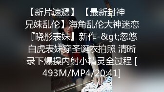 漂亮短发妹子诱人肥逼浴室洗完澡道具自慰，毛毛浓密掰穴特写，震动棒假屌双管齐下，上位骑乘抽插高潮出白浆