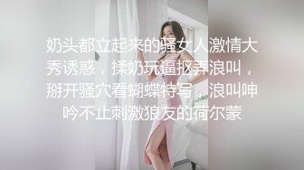 女朋友的黑丝给我足交，最后爆射在她的黑丝足上