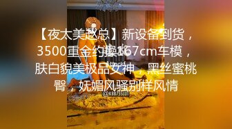 【在线】手机直播年轻巨乳少妇边玩手机边和狼友聊天展示着自己L体Y毛修剪的很整齐很漂亮