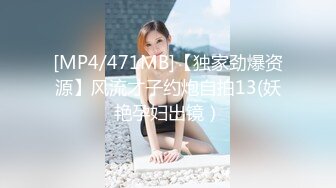 南京神秘女子当街脱光纠缠路人 奶子真大 