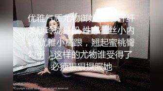 满足不了骚逼女友，只能让她穿着黑丝自慰了，超多水