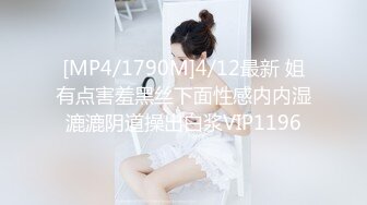 《真实厕拍精品泄密》色胆包天坑神服装城藏在女厕隔间全景偸拍数位大屁股少女少妇方便~撅着大腚还穿透明骚内亮点多 (5)