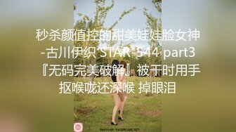 商场白色隔板全景后拍多位美女尿尿2 (2)