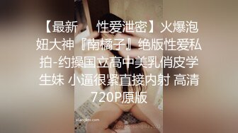 高清摄像头远距离偷窥喜欢在家里裸睡的少妇