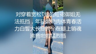 俄罗斯设计院女厕正面盗摄，还有个把手指塞到B里面在干嘛？