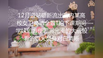 成熟的成人疗愈馆享受G-Cup软牛奶漂浮在浴缸中