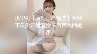 大学跟踪偷拍牛仔裤长发美女肥厚的馒头逼粉粉的