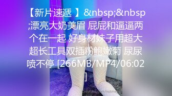 美女教练在健身房厕所给学员口爆