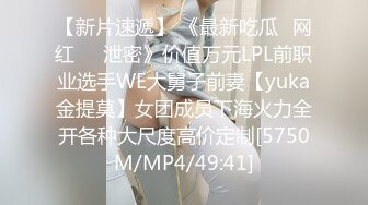 [MP4/ 727M] 眼镜轻熟女美少妇，夫妻之间沙发上啪啪做爱花式玩黑蝴蝶传教士内射，最后洗澡