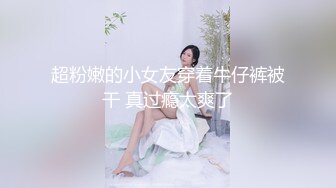 无毛白虎红唇嫩妹独自在家道具自慰，掏出奶子揉搓脱掉丁字裤，近距离特写掰穴，手指扣弄道具插入呻吟娇喘