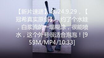 ❤️❤️骨感颜值美少女，白皙皮肤超粉嫩穴，坐在身上炮友扣穴，搞的很想要，干净微毛小骚逼