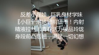 满身纹身小妹妹！抓起屌往逼里塞！主动骑乘位套弄，蜜桃美臀道具假屌骑坐，无毛肥穴一上一下