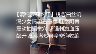 极品尤物网红女神，白色网袜美腿，发骚道具自慰，黄瓜抽插嫩穴，爽的娇喘呻吟，美女很享受