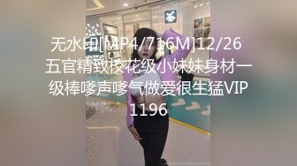 STP32253 粉嫩的少女露臉大秀直播，聽狼友指揮脫光光在床上誘惑狼友，撅著屁股掰開騷逼給狼友看，互動狼友撩騷不斷