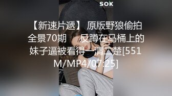 客户一个电话女友随叫随到看到女友卖力谈客户的样子感觉棒极了